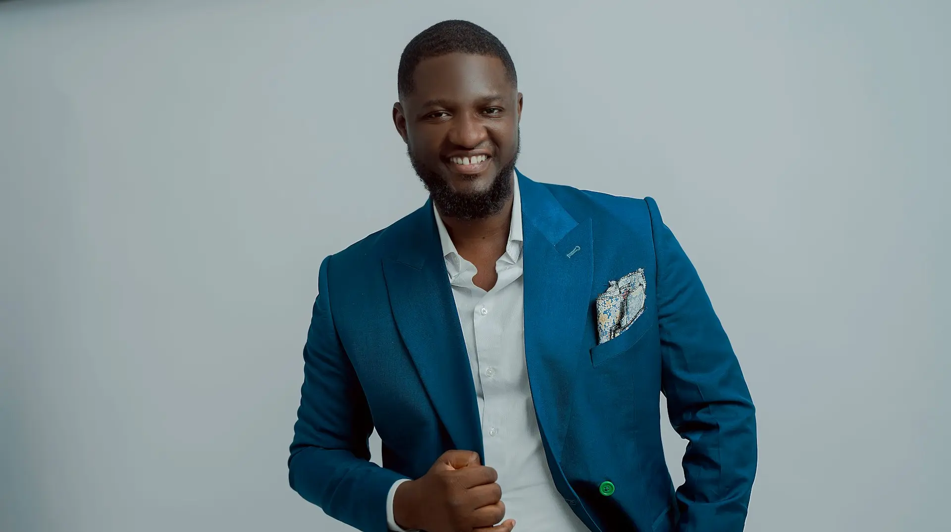a man wearing a blue suit and white shirt